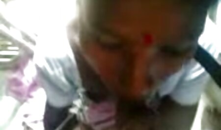 Esposa iporno español tailandesa adora recibir una gran polla negra en ella